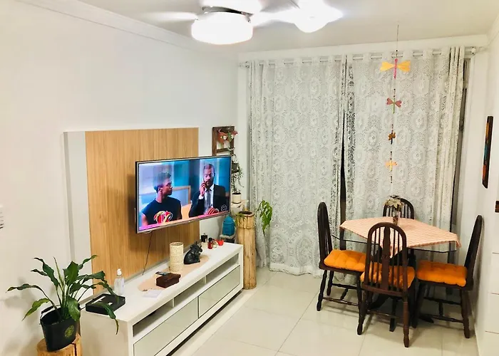 Relaxe nas melhores praias do Guarujá.
